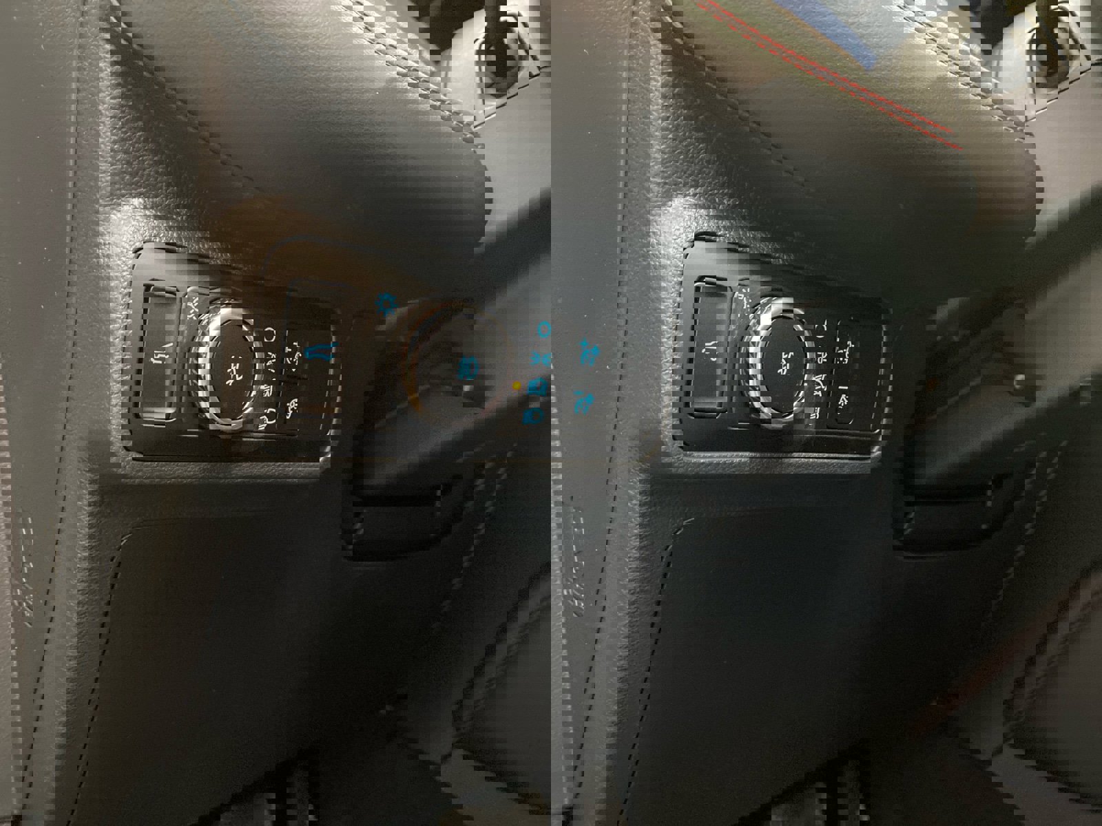 New 2026 Ford Explorer ST-Line w/ ST-Line Street Pack image 25