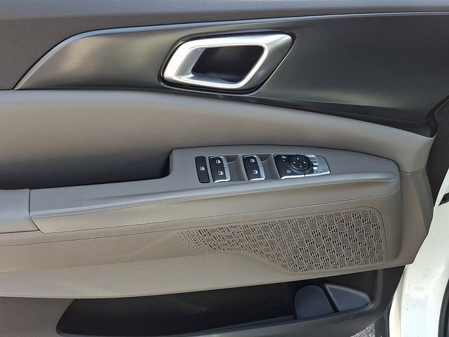 Used 2025 Kia Carnival image 5