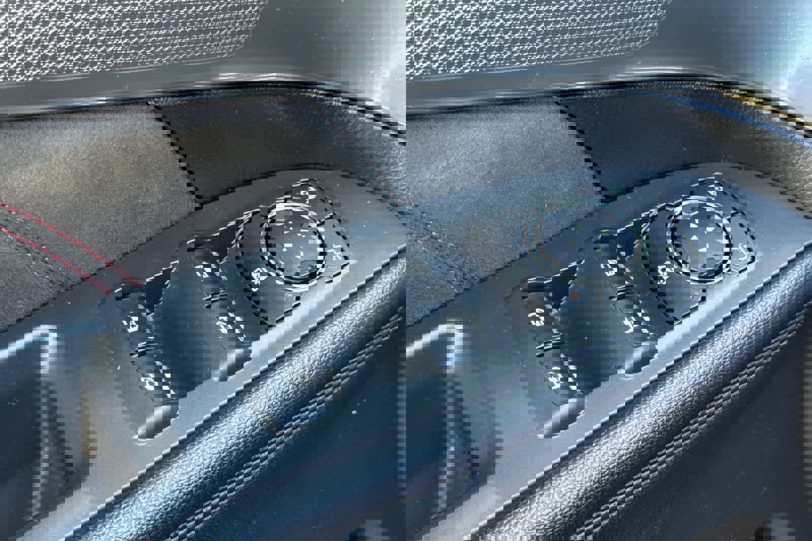 Used 2018 Ford Explorer XLT w/ Equipment Group 202A image 12