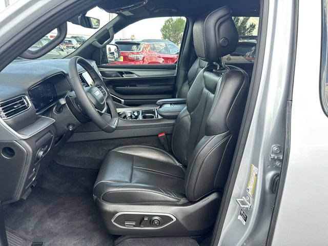 Used 2025 Jeep Wagoneer L 4WD image 11