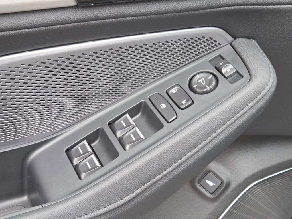 New 2026 Acura MDX SH-AWD image 33