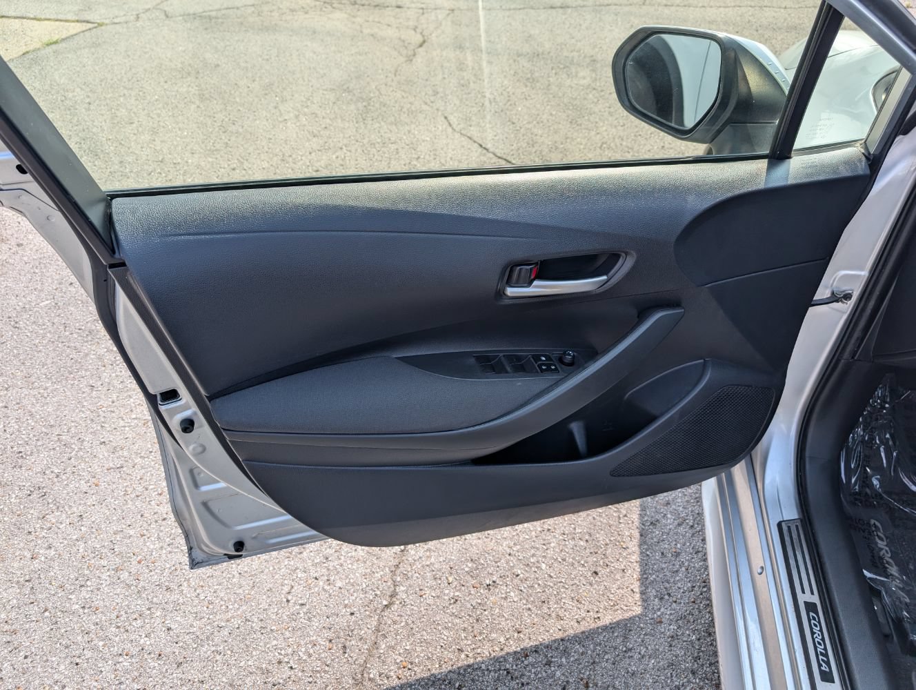 Used 2020 Toyota Corolla LE FWD image 11