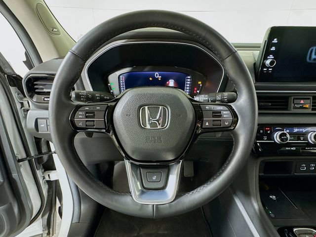 Used 2025 Honda Pilot Elite image 9