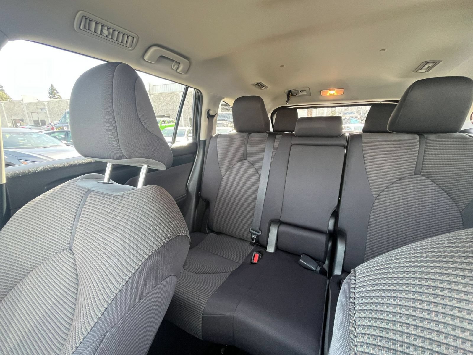 Used 2025 Toyota Highlander LE FWD image 42