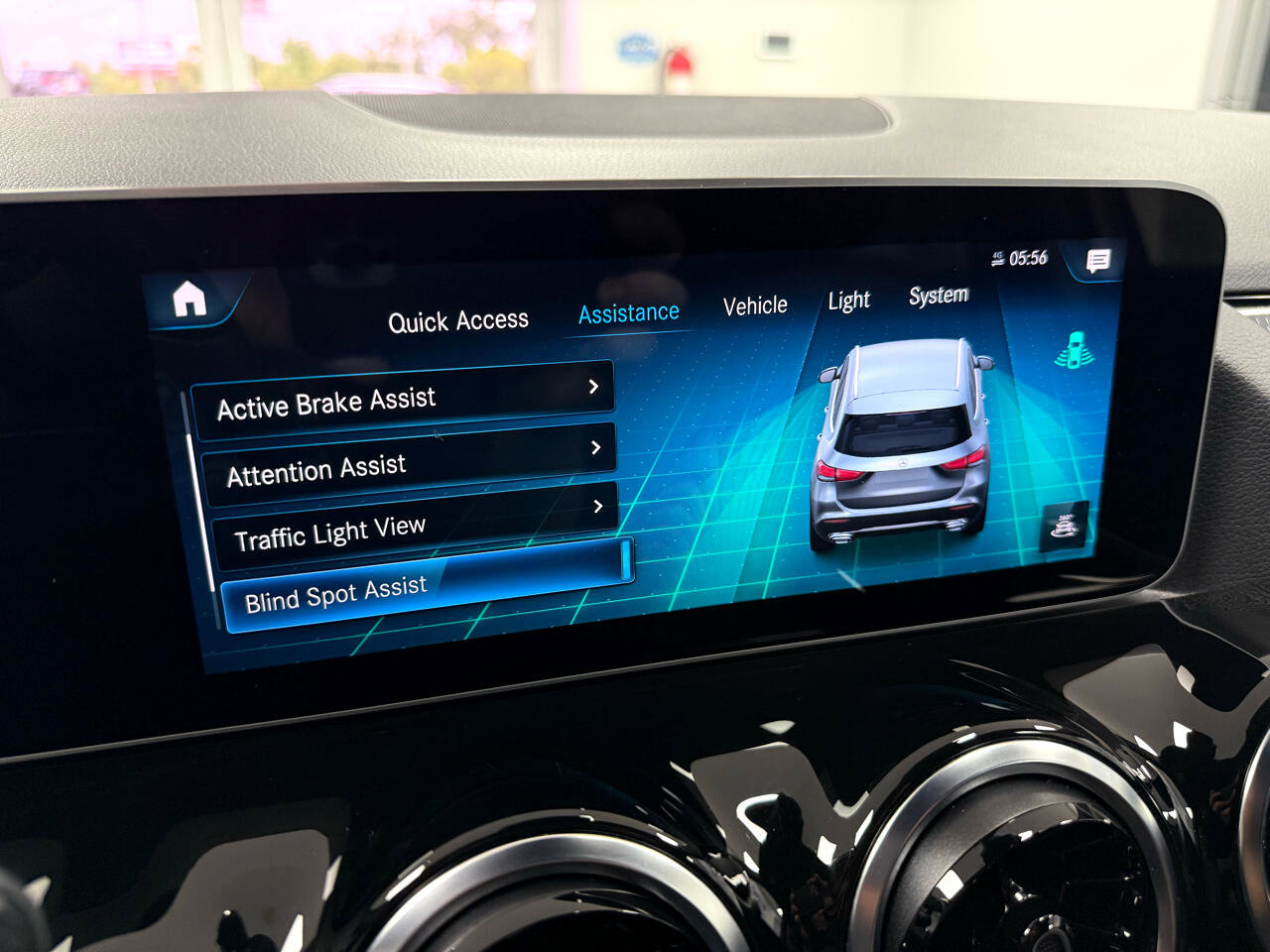 Used 2021 Mercedes-Benz GLA 250 4MATIC w/ Premium Package image 21