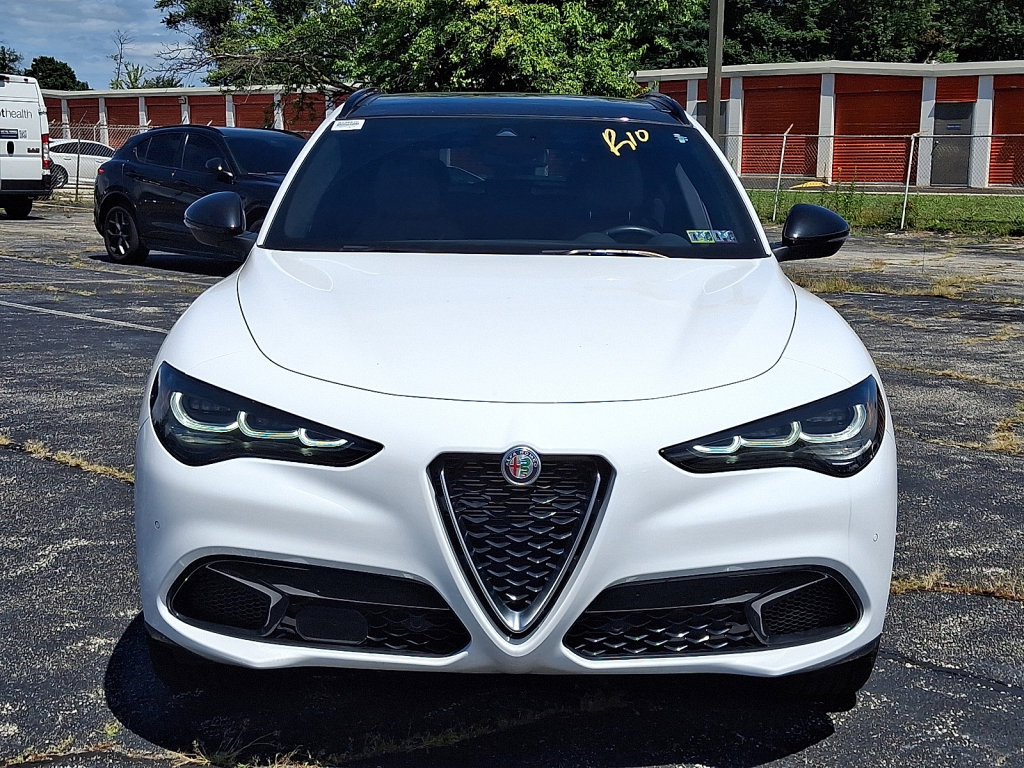 Used 2024 Alfa Romeo Stelvio Ti image 8