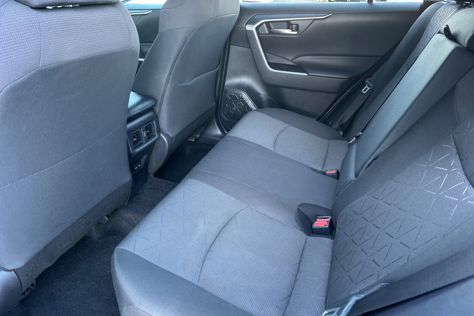 Used 2024 Toyota RAV4 XLE AWD/4WD image 12