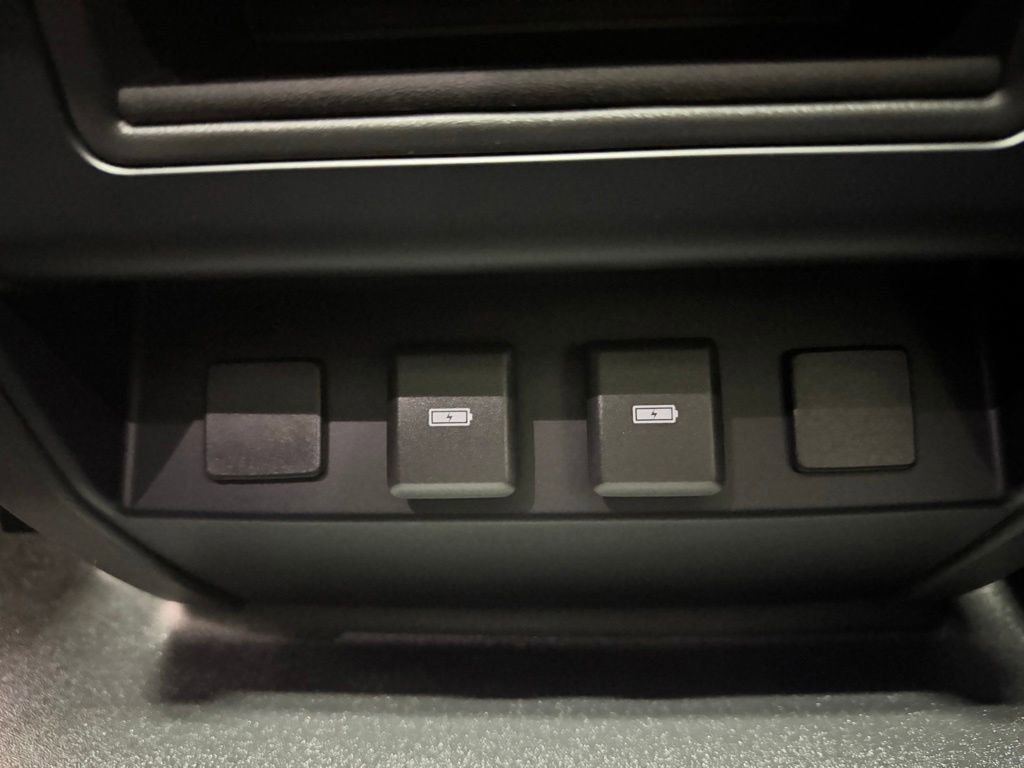 Used 2023 Land Rover Defender 90 X-Dynamic SE AWD/4WD image 23