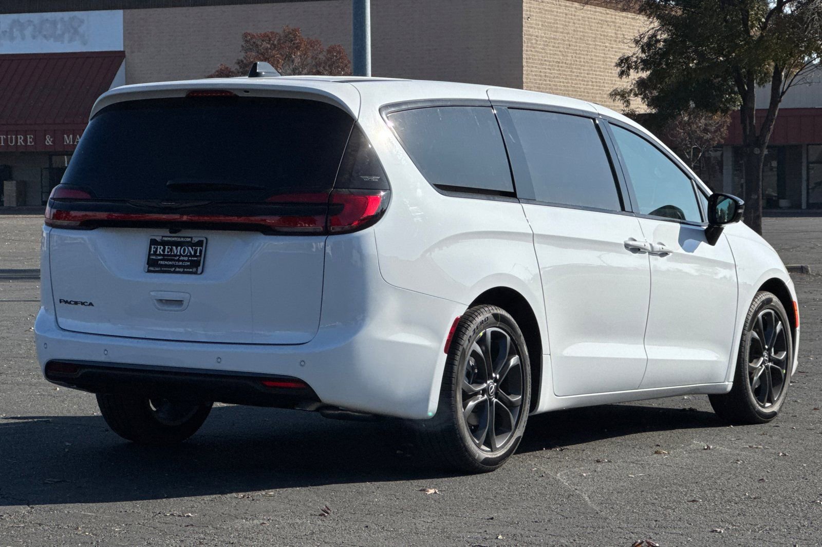 New 2026 Chrysler Pacifica Select image 3