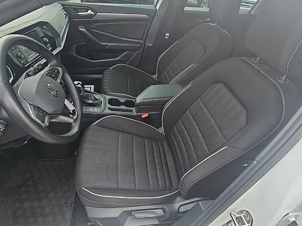 Used 2024 Volkswagen Jetta Sport image 11