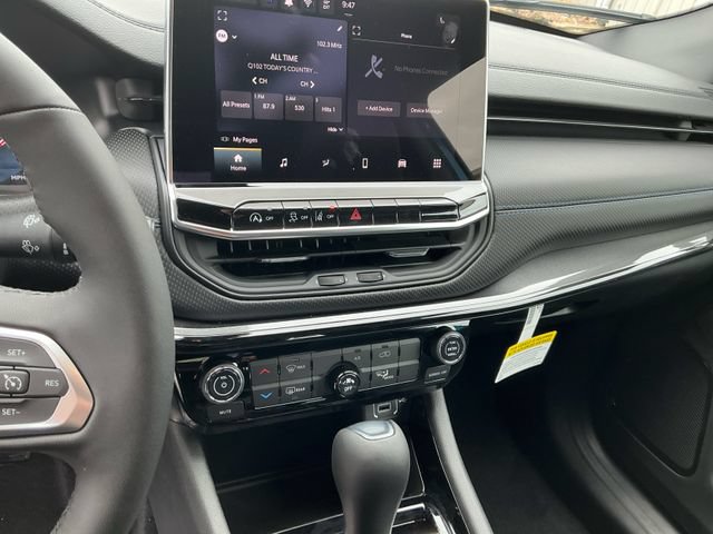 New 2026 Jeep Compass Latitude AWD/4WD image 31