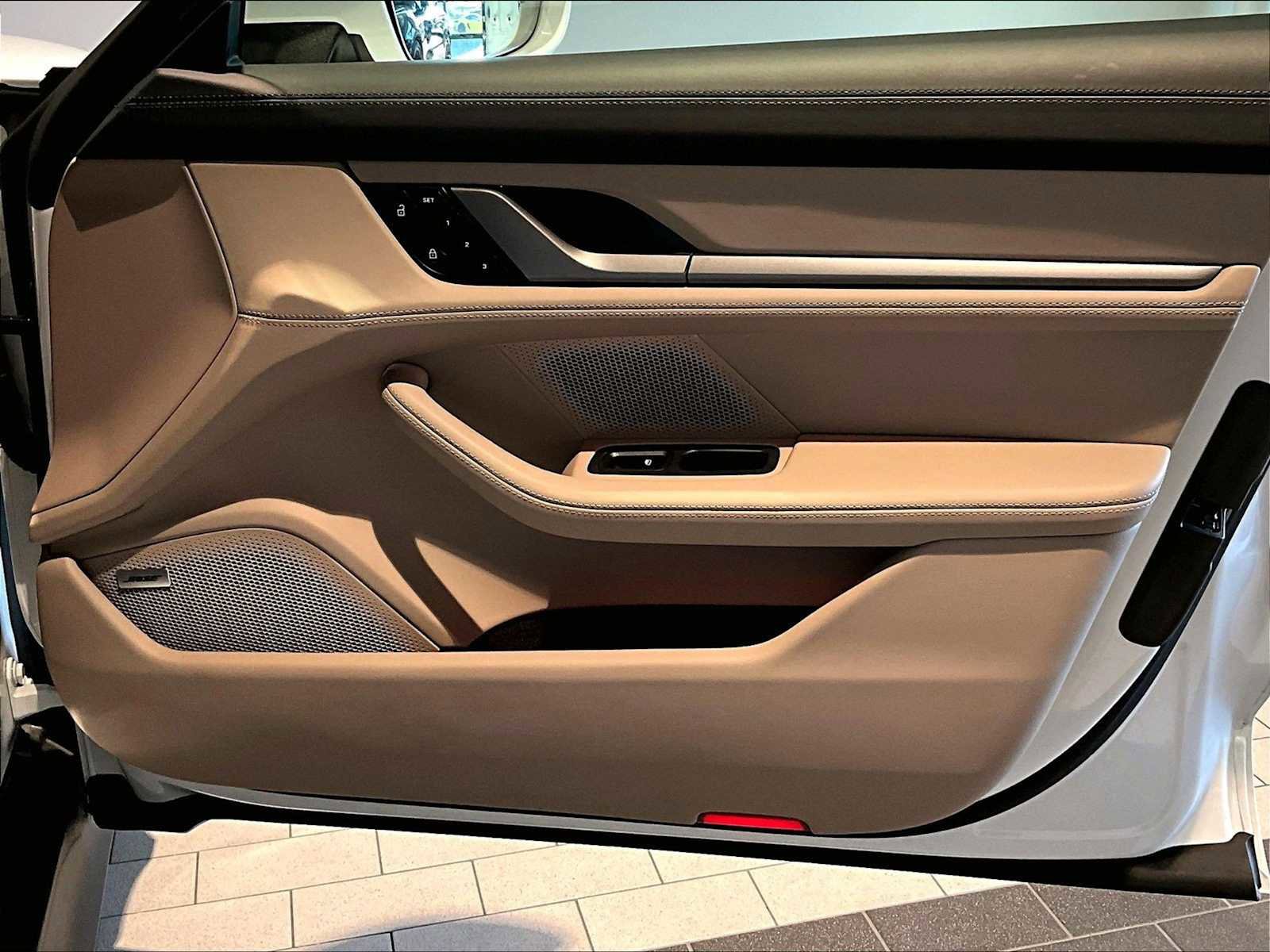 Used 2025 Porsche Taycan image 27