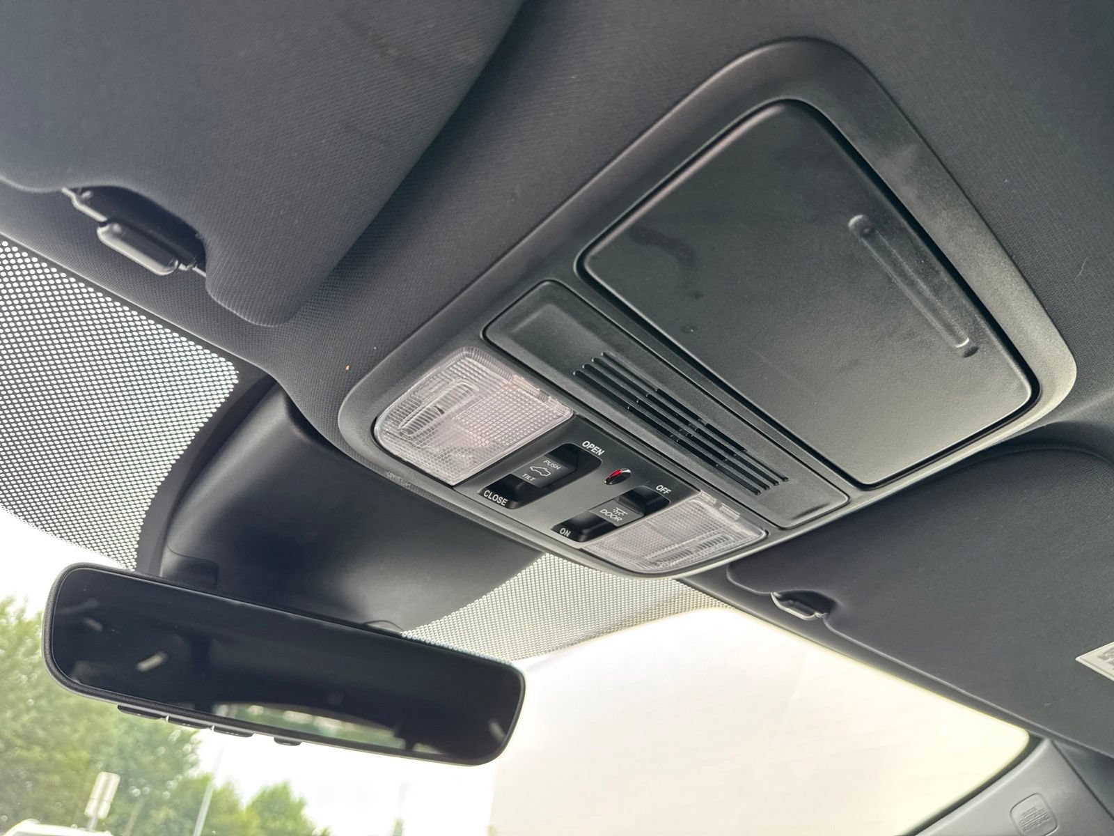 Used 2025 Honda Odyssey Sport-L image 29