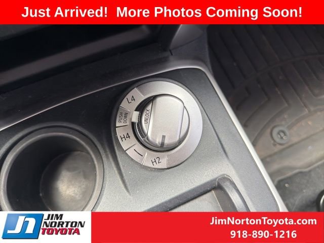 Used 2017 Toyota 4Runner SR5 AWD/4WD image 13