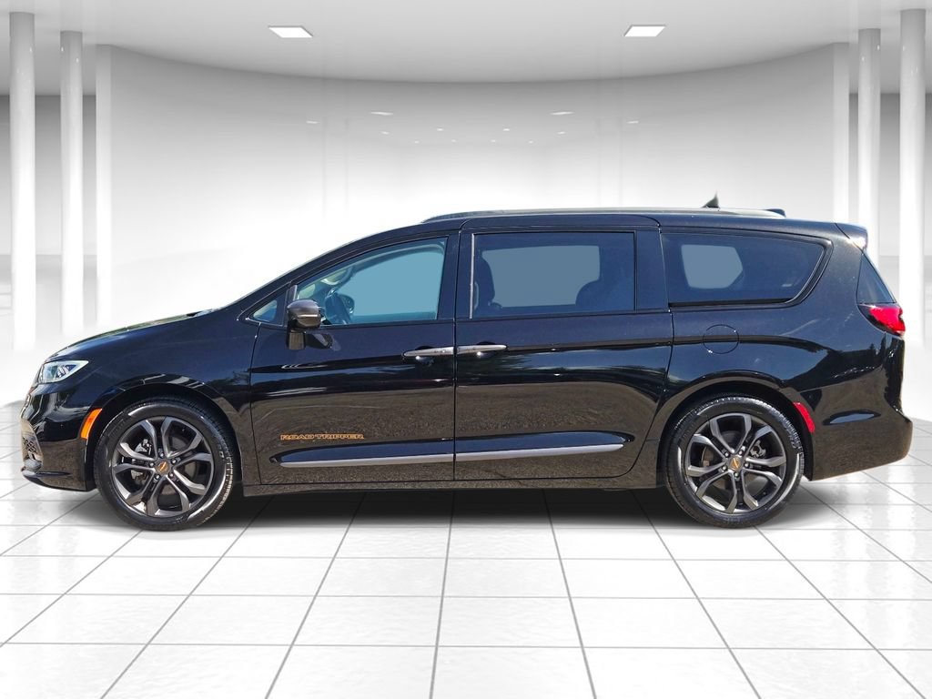 Used 2024 Chrysler Pacifica Touring-L w/ Road Tripper Package FWD image 6