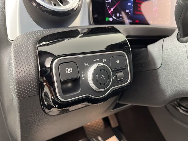 Used 2025 Mercedes-Benz CLA 250 image 28