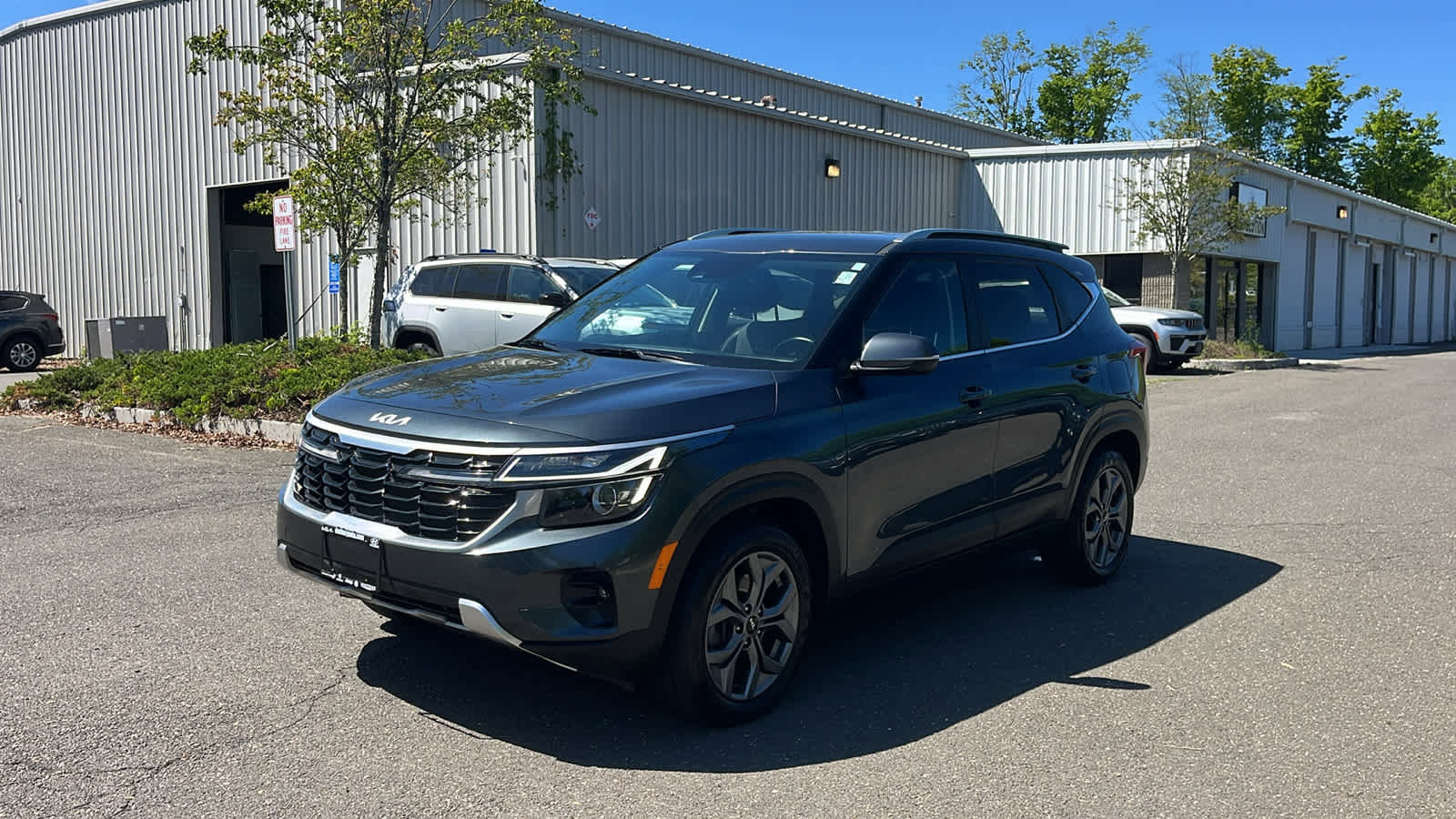 Used 2024 Kia Seltos S AWD/4WD image 3