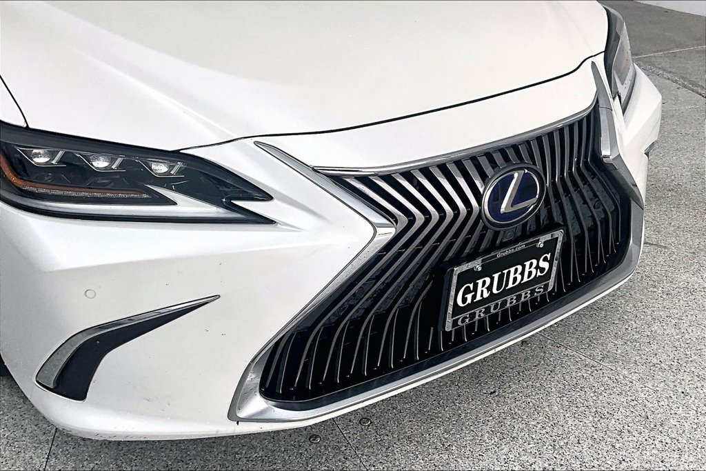 Used 2020 Lexus ES 300h Ultra Luxury w/ Accessory Package 2 FWD image 36