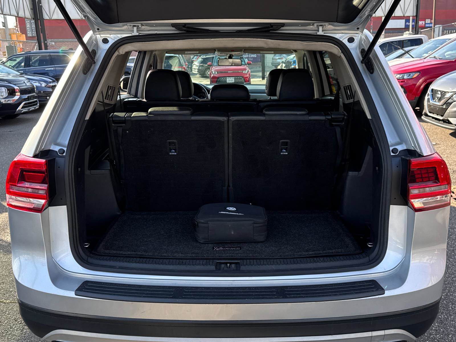 Used 2019 Volkswagen Atlas SE w/ Towing Package image 8