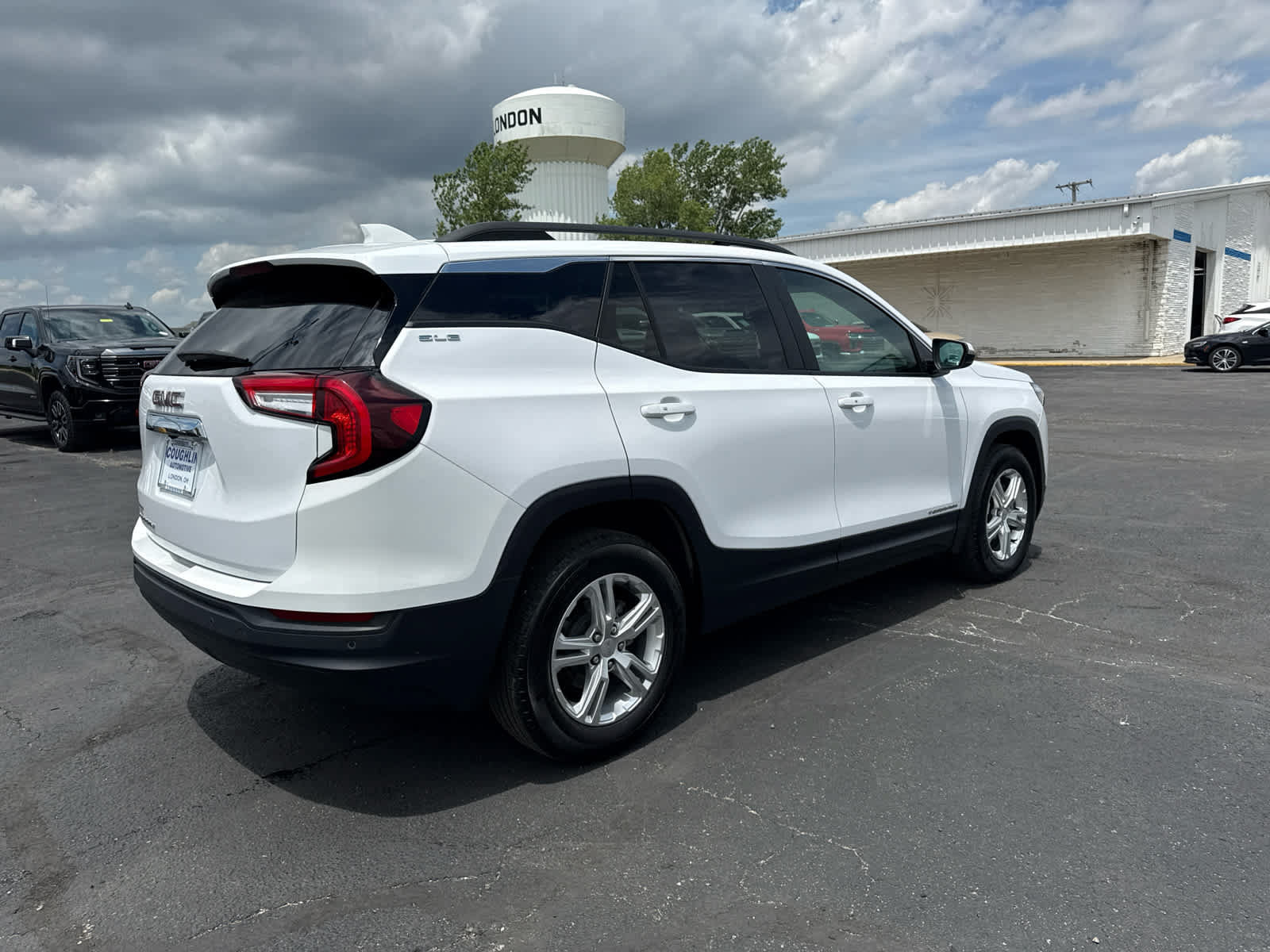 Certified 2024 GMC Terrain SLE w/ Driver Convenience Package FWD image 5