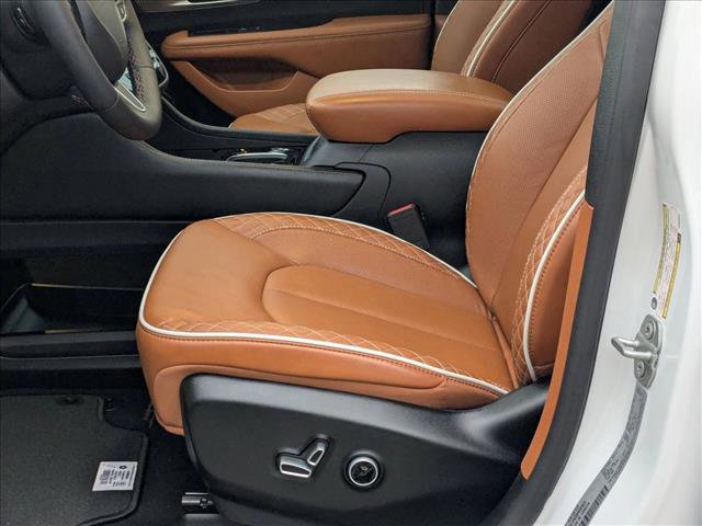 Used 2025 Chrysler Pacifica Pinnacle image 18