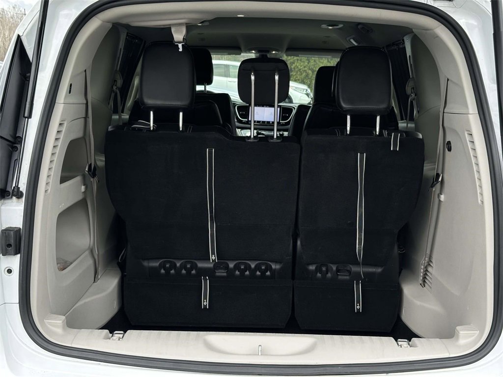 Used 2024 Chrysler Pacifica Touring-L image 14