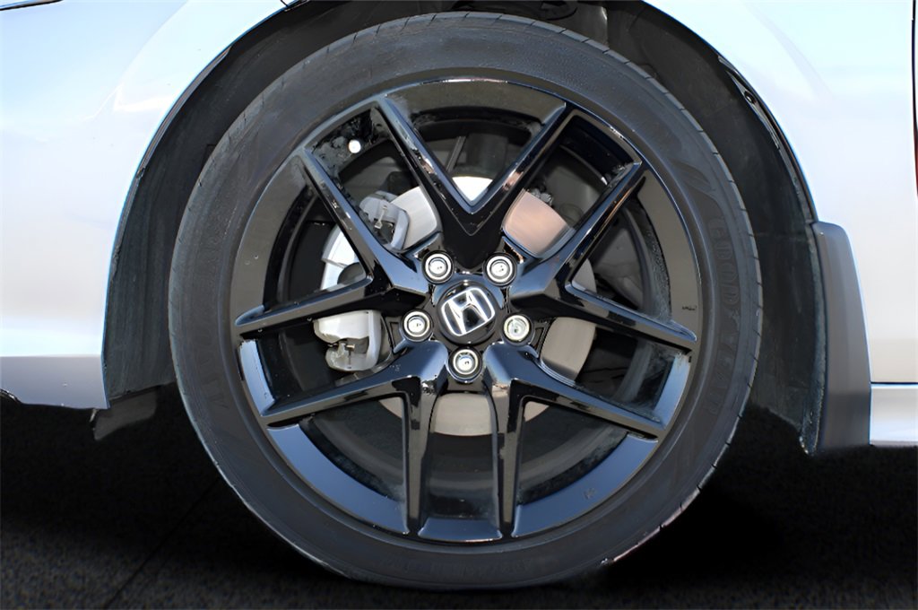 Used 2025 Honda Civic Sport image 9