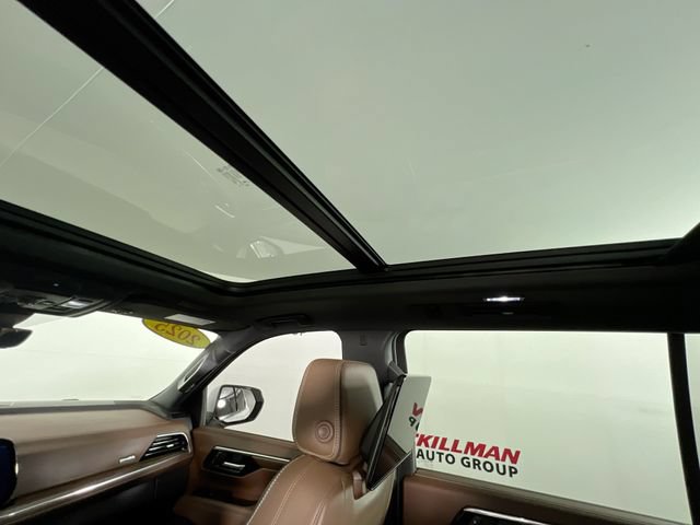 Used 2025 Chevrolet Suburban High Country AWD/4WD image 26