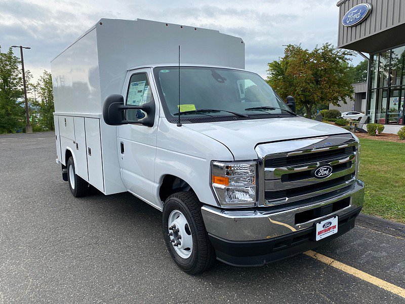 New 2027 Ford E-350 and Econoline 350 Super Duty w/ Power Equipment Group RWD image 3
