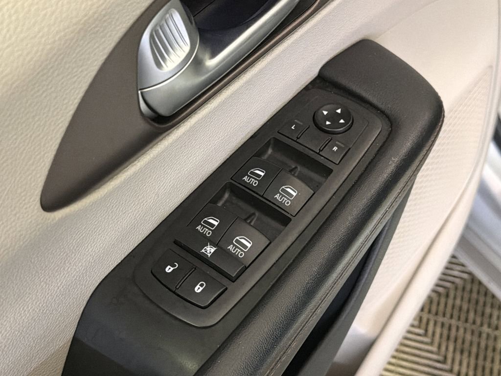 Used 2018 Chrysler Pacifica Touring-L Plus image 17