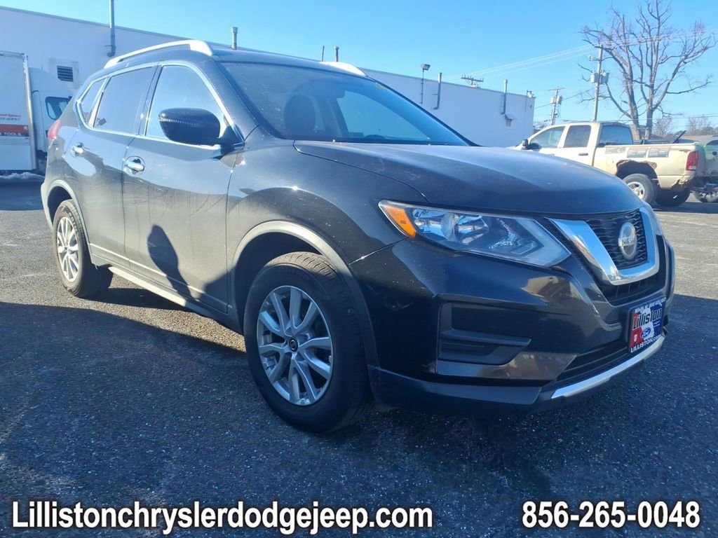 Used 2018 Nissan Rogue SV image 1
