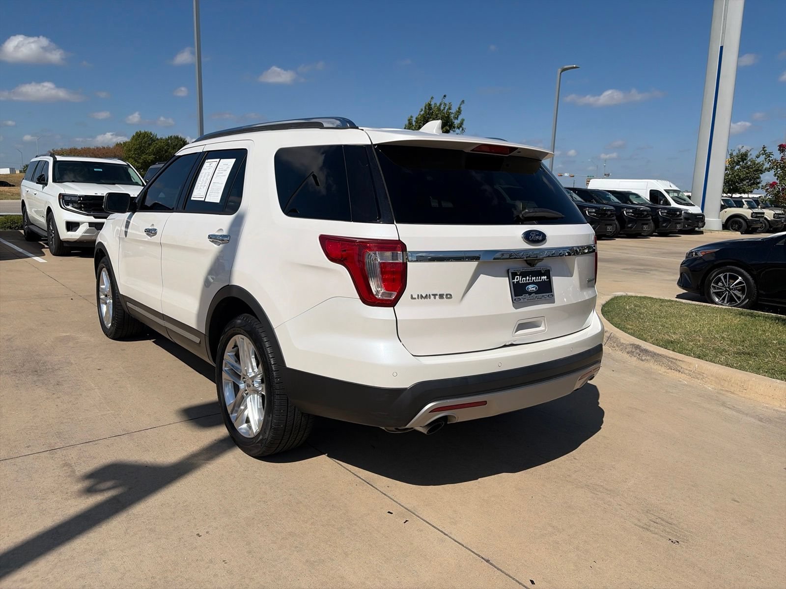 Used 2017 Ford Explorer Limited FWD image 3