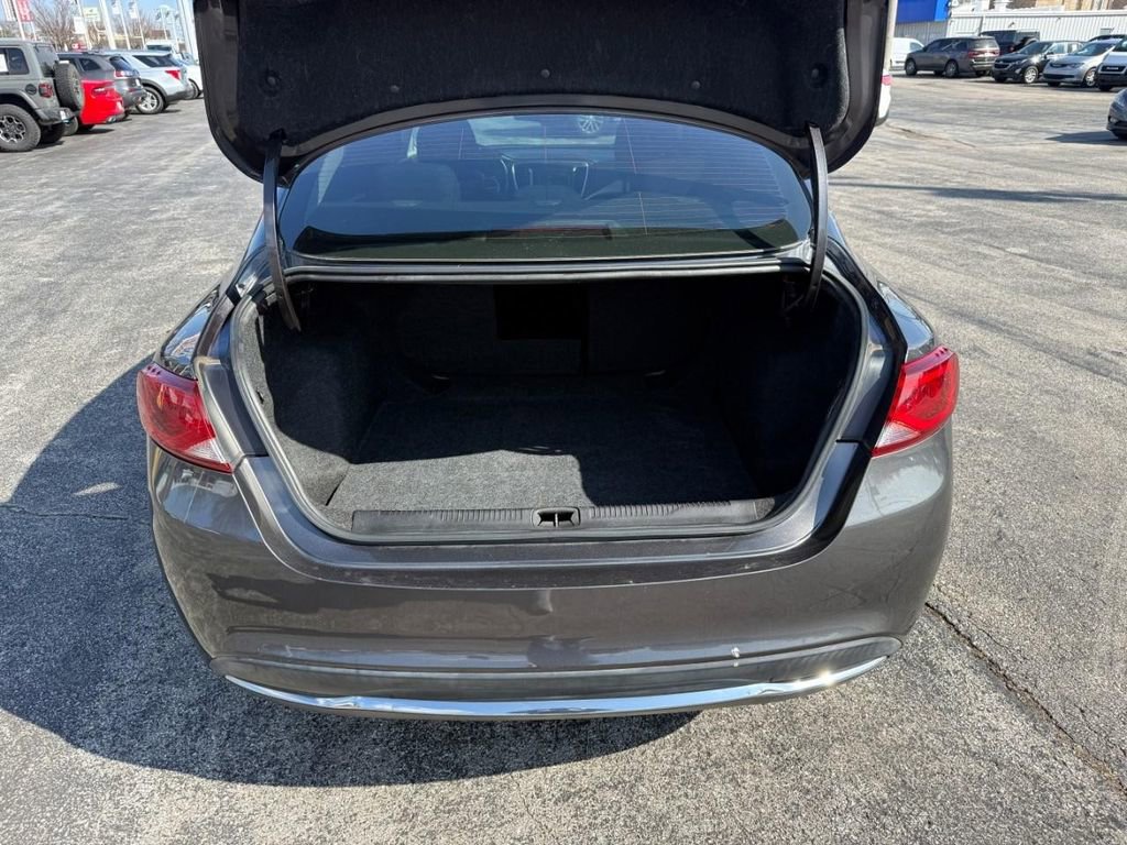 Used 2016 Chrysler 200 Limited image 7