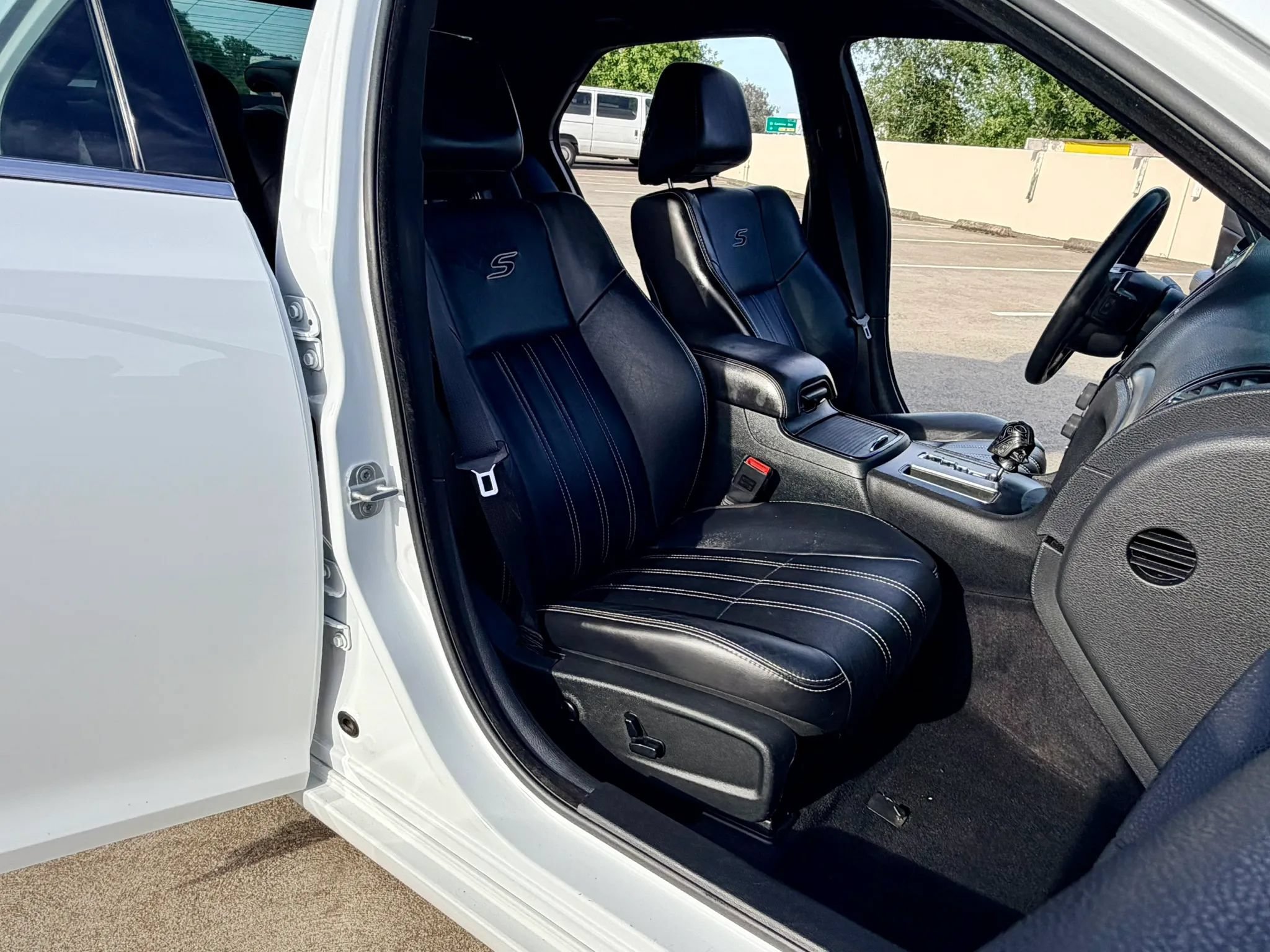 Used 2013 Chrysler 300 S RWD image 29