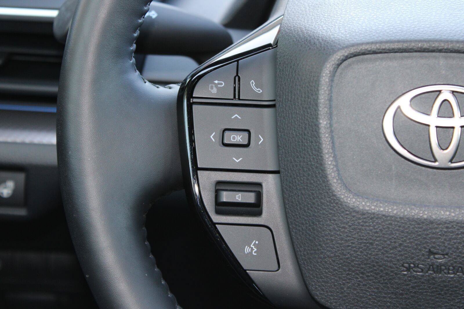Used 2025 Toyota Prius XLE FWD image 29