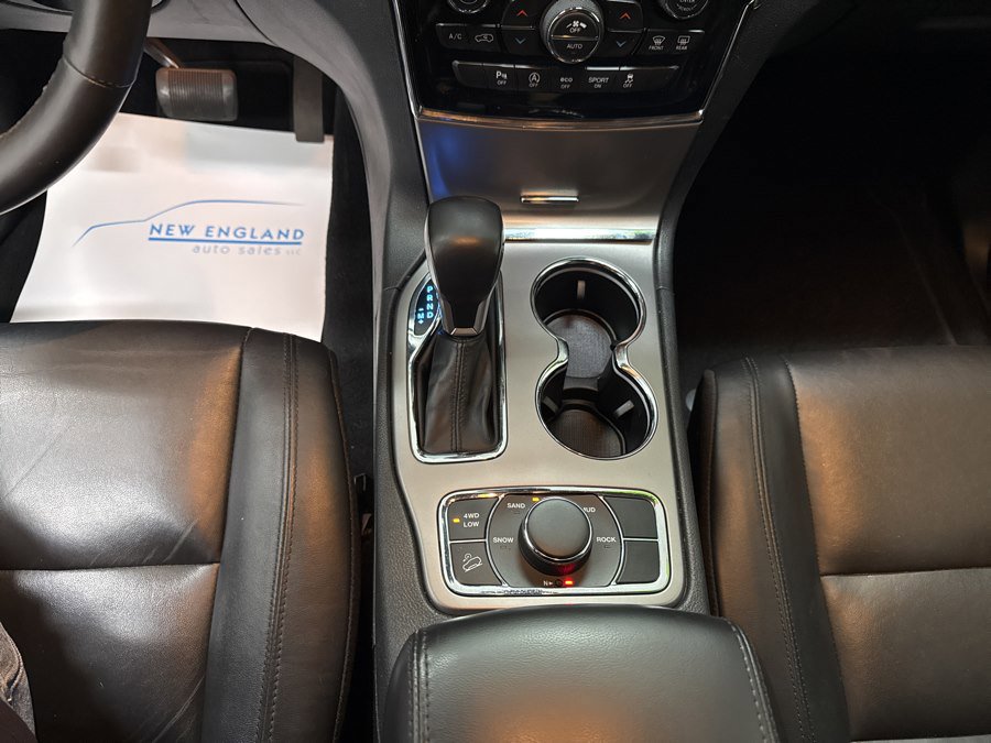 Used 2020 Jeep Grand Cherokee Limited AWD/4WD image 9