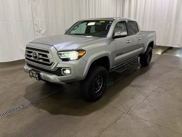 Used 2022 Toyota Tacoma Limited w/ Black Out Package (TMS) AWD/4WD image 9