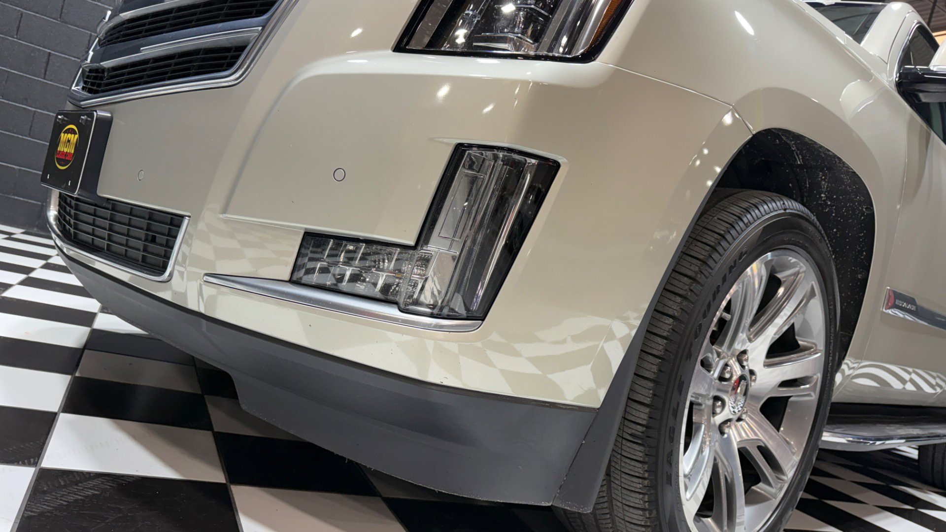 Used 2015 Cadillac Escalade Luxury image 45