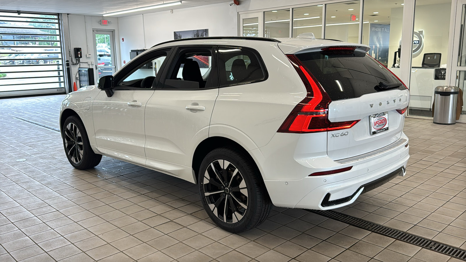 New 2026 Volvo XC60 T8 Plus w/ Protection Package Premier AWD/4WD image 7
