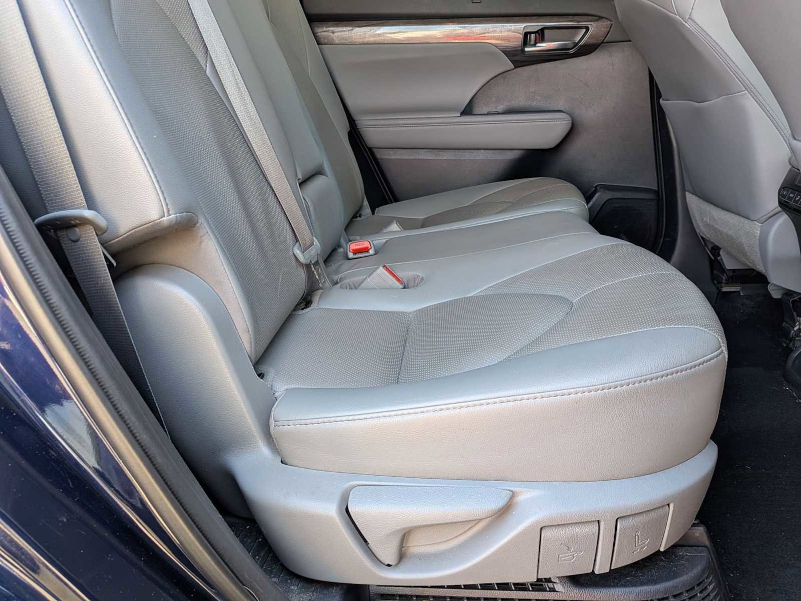 Used 2021 Toyota Highlander Limited image 22