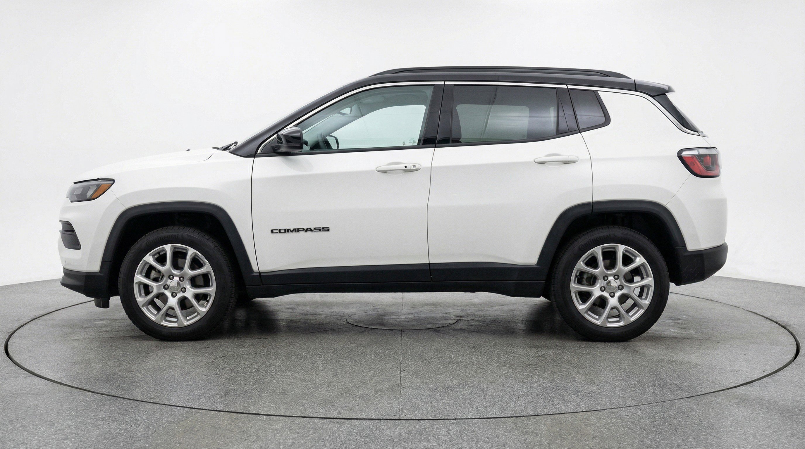 Used 2025 Jeep Compass Limited AWD/4WD image 5