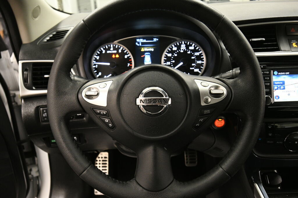 Used 2018 Nissan Sentra SR w/ Technology Package image 13