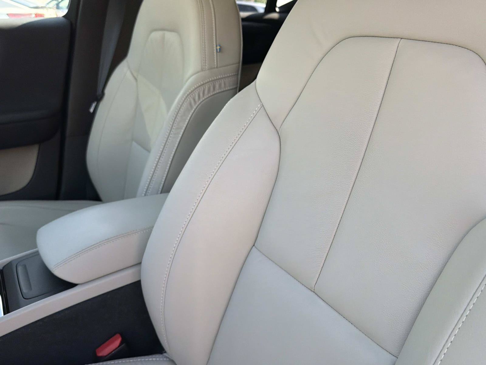 Used 2023 Volvo XC40 B5 Ultimate w/ Protection Package Premier AWD/4WD image 19