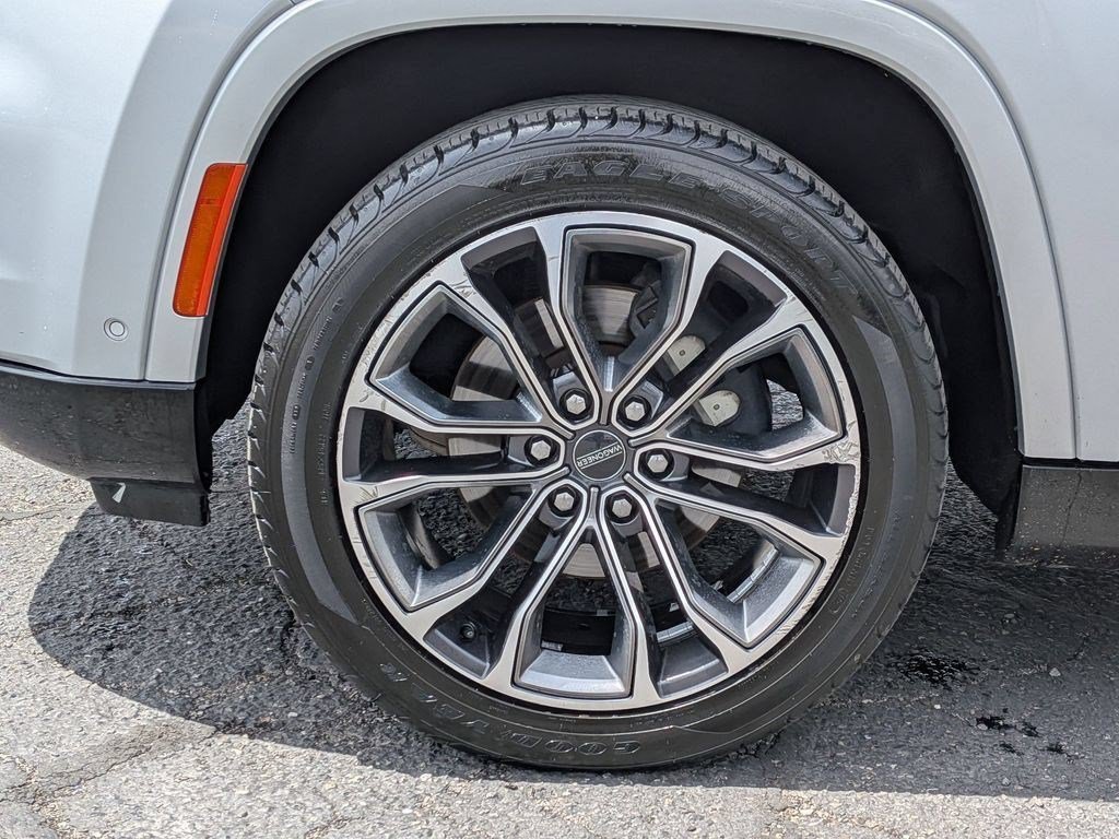 Used 2022 Jeep Grand Wagoneer Series III AWD/4WD image 11