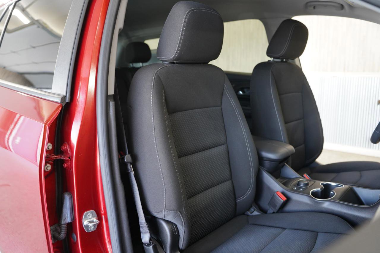 Used 2023 GMC Terrain SLE w/ Driver Convenience Package FWD image 29