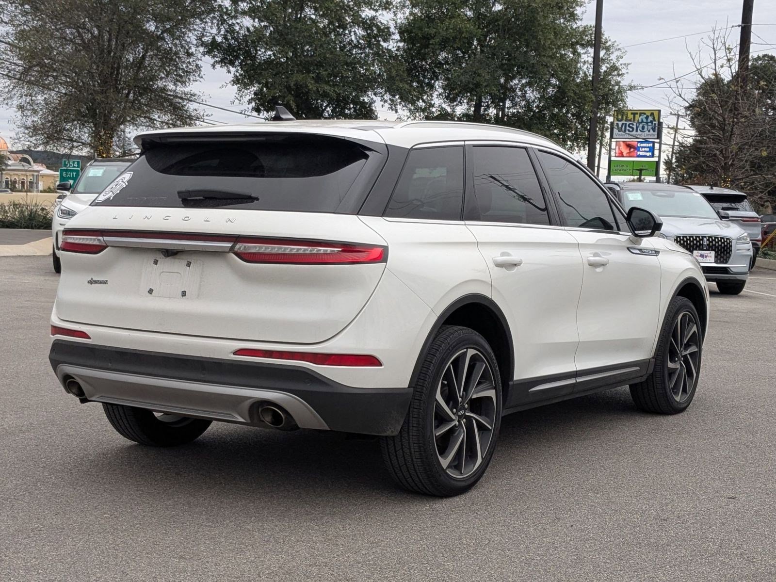 Used 2024 Lincoln Corsair Reserve image 3