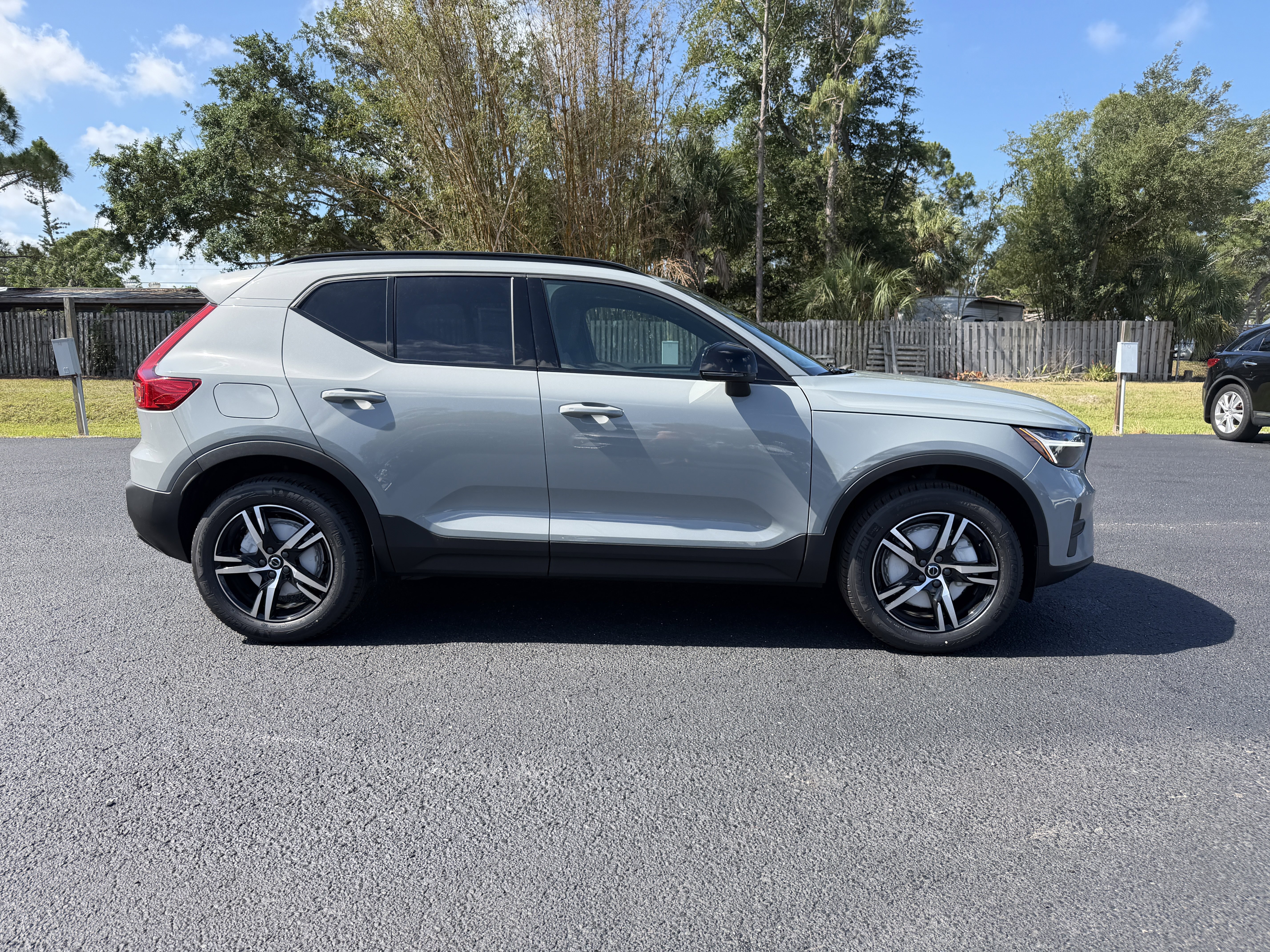 New 2026 Volvo XC40 B5 Core AWD/4WD image 2