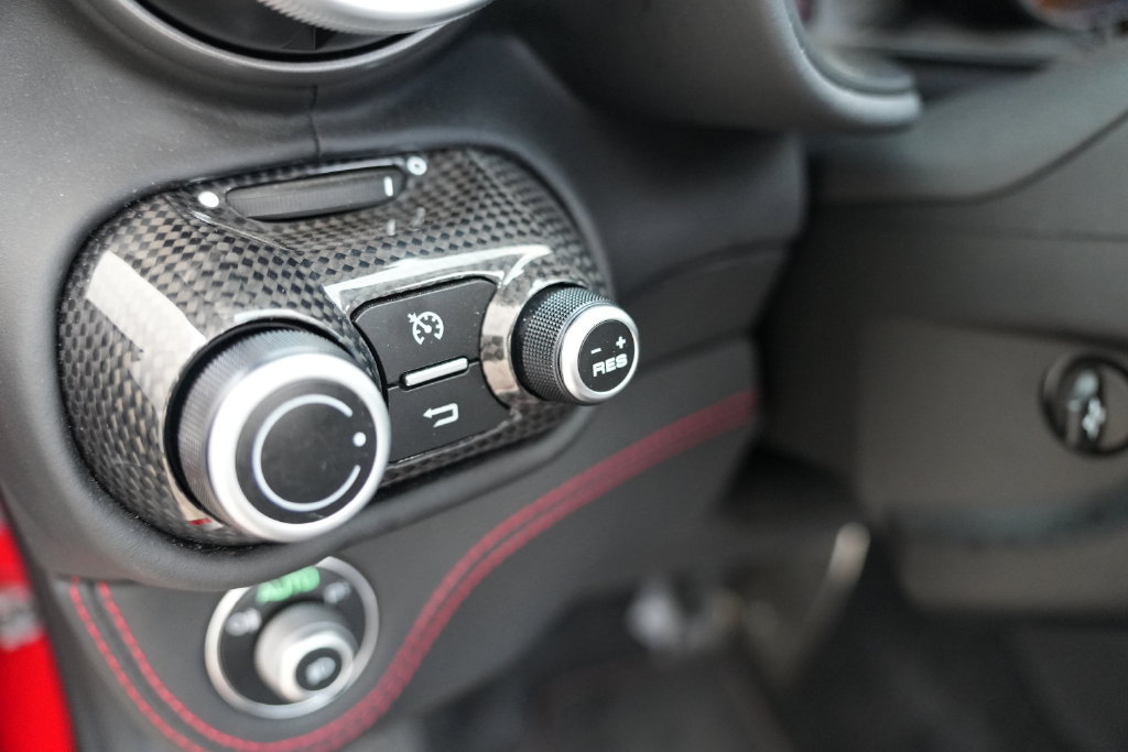 Used 2019 Ferrari Portofino RWD image 47