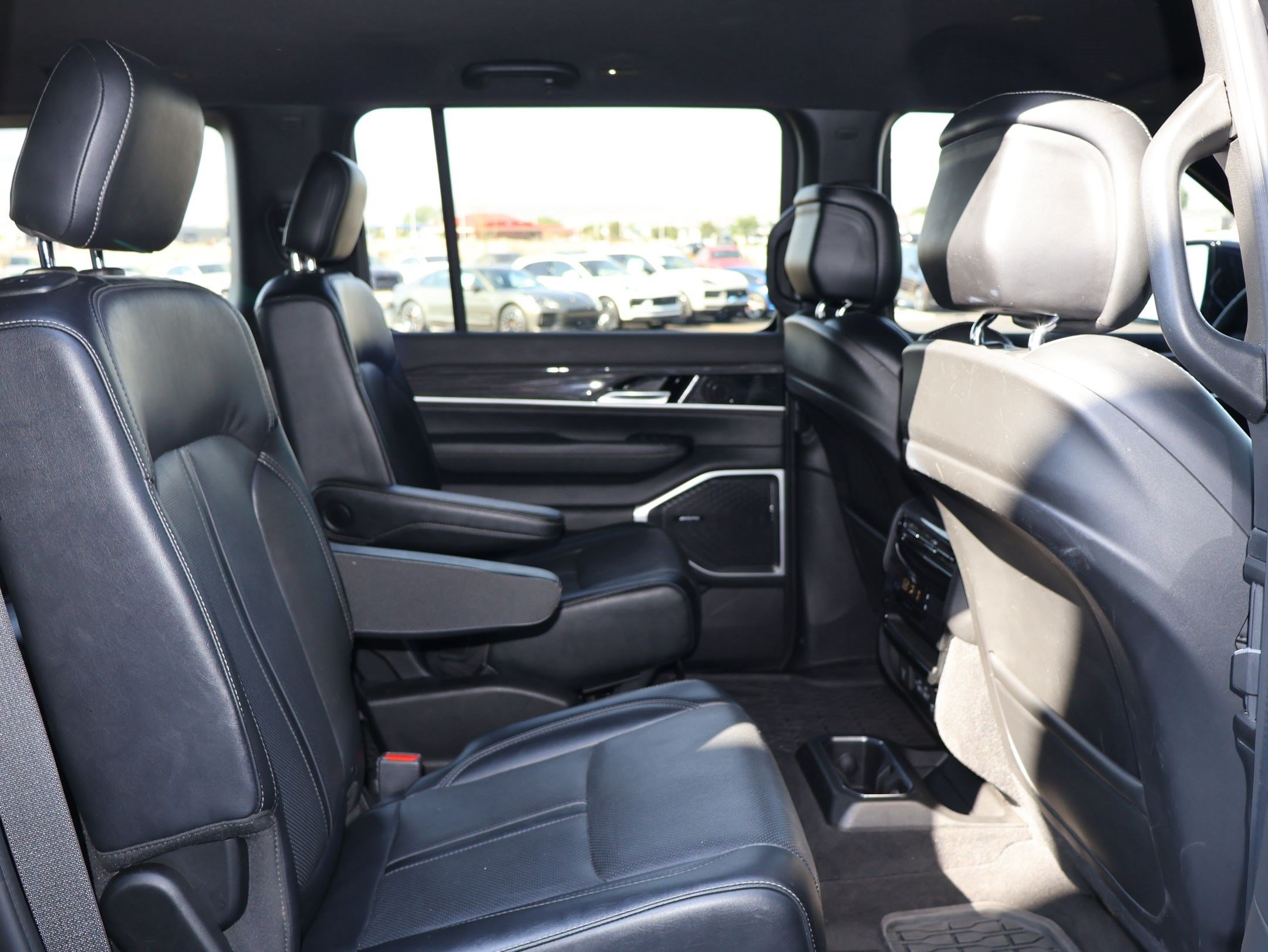 Used 2022 Jeep Wagoneer Series III w/ Flexible Seating Group AWD/4WD image 28