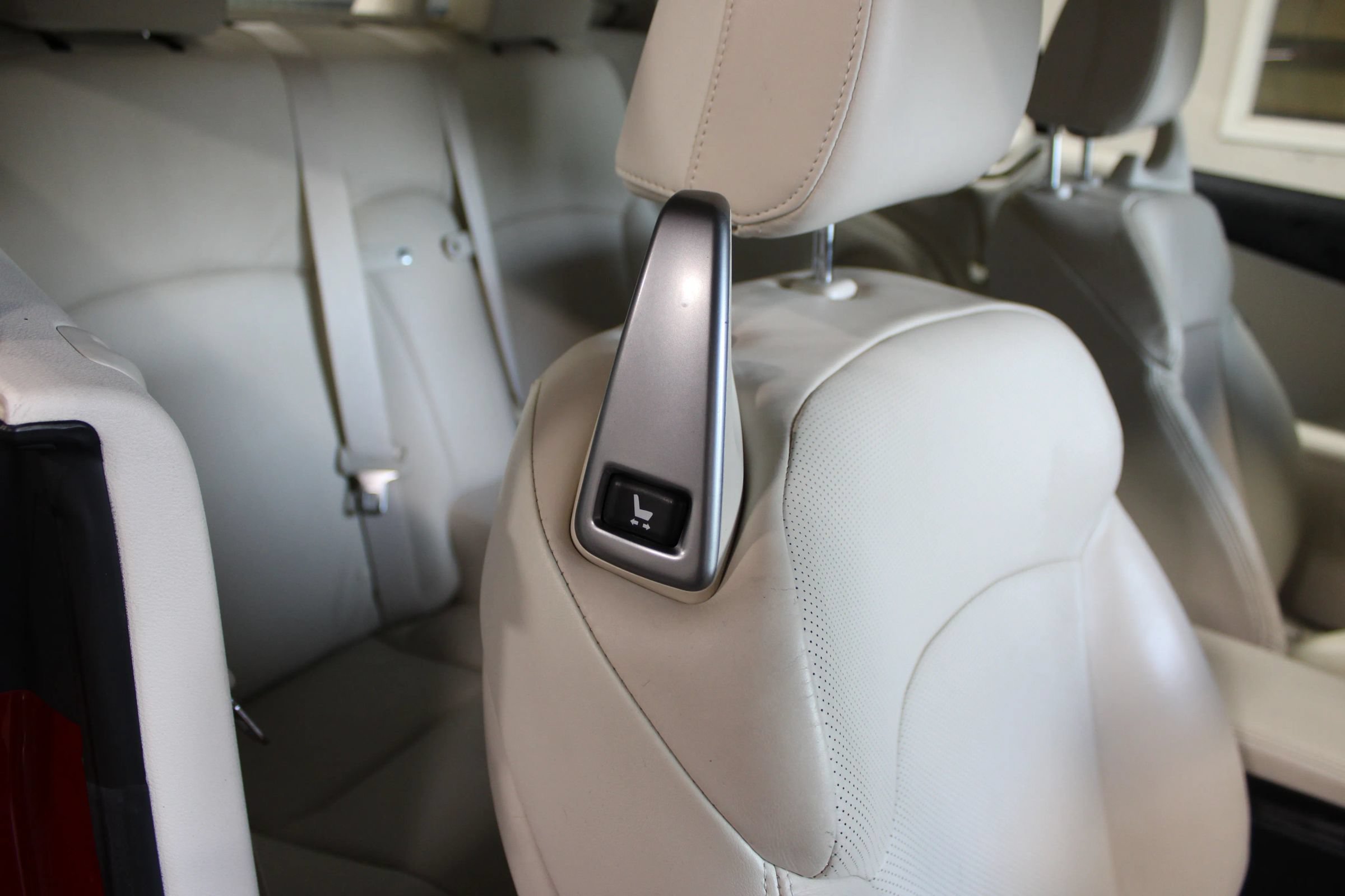 Used 2011 Lexus IS 350C RWD image 32